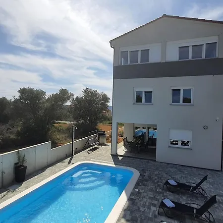 Family-friendly With Swimming Pool Sveti Filip I Jakov, Biograd - 20967 דירה *