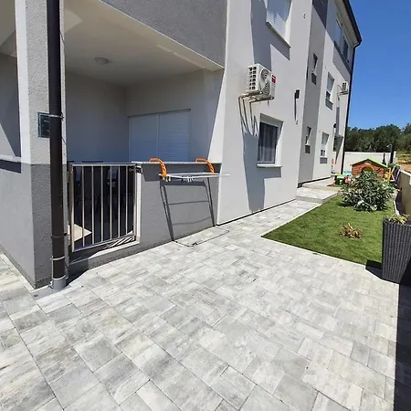 Family-friendly With Swimming Pool Sveti Filip I Jakov, Biograd - 20967 Apartman Sveti Filip i Jakov