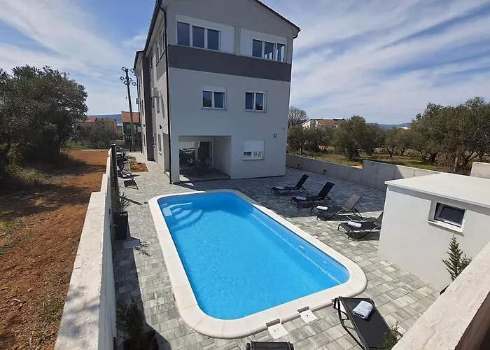 Family-friendly With Swimming Pool Sveti Filip I Jakov, Biograd - 20967 Апартаменты
