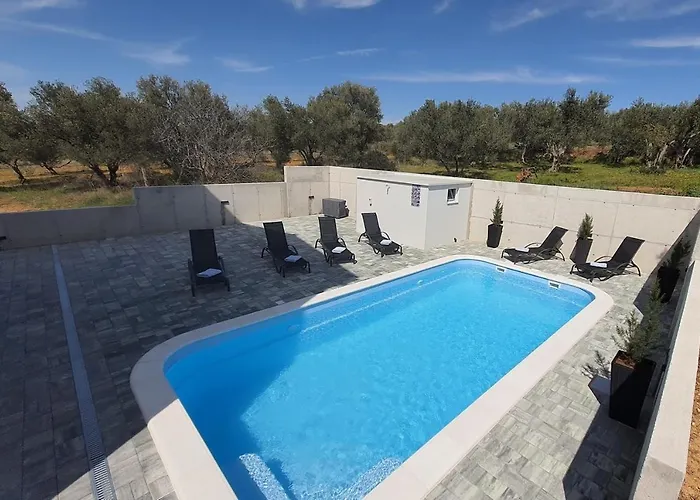 Family-friendly With Swimming Pool Sveti Filip I Jakov, Biograd - 20967 Свети-Филип-и-Яков