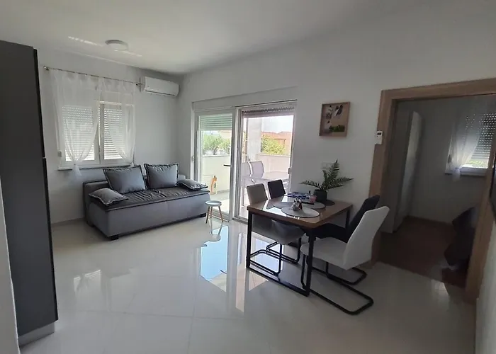 Апартаменты Family-friendly With Swimming Pool Sveti Filip I Jakov, Biograd - 20967 Свети-Филип-и-Яков