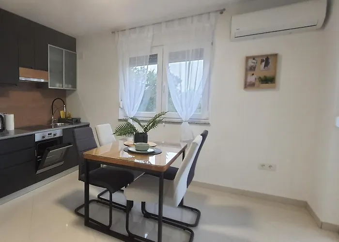 Family-friendly With Swimming Pool Sveti Filip I Jakov, Biograd - 20967 Апартаменты Свети-Филип-и-Яков