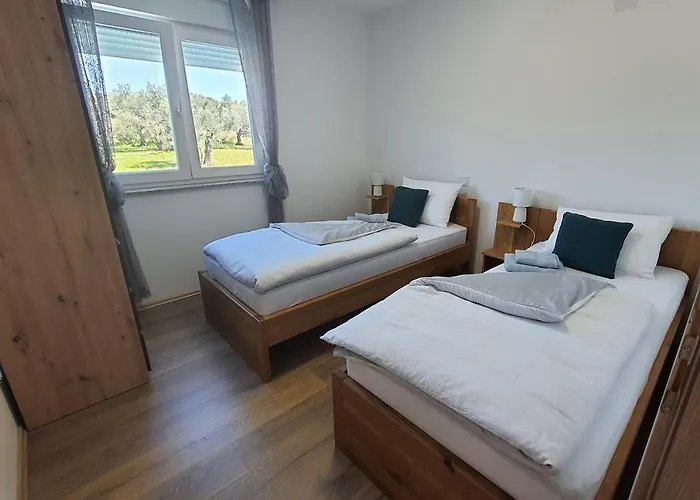 Апартаменты Family-friendly With Swimming Pool Sveti Filip I Jakov, Biograd - 20967