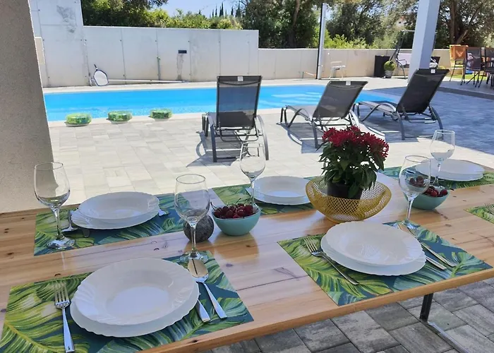 Апартаменты Family-friendly With Swimming Pool Sveti Filip I Jakov, Biograd - 20967 Свети-Филип-и-Яков