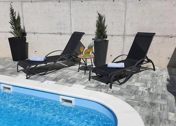Апартаменты Family-friendly With Swimming Pool Sveti Filip I Jakov, Biograd - 20967 *