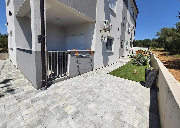 Family-friendly With Swimming Pool Sveti Filip I Jakov, Biograd - 20967 Апартаменты Свети-Филип-и-Яков